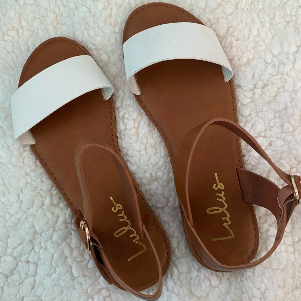 (NEVER WORN) Sandals